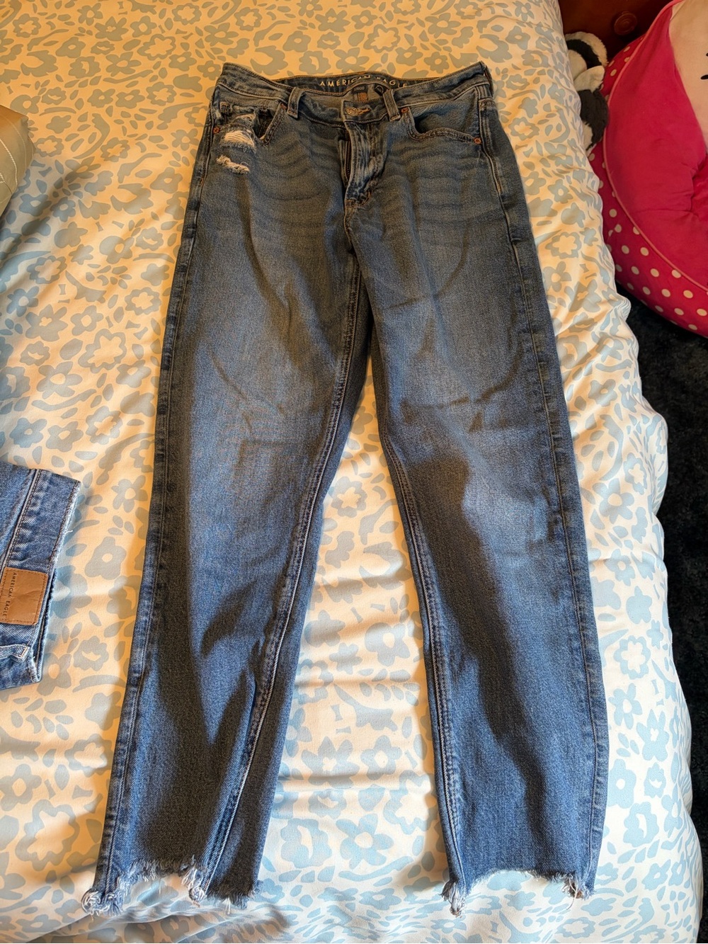 American Eagle Outfitters Women's Straight Leg Jeans frayed hem